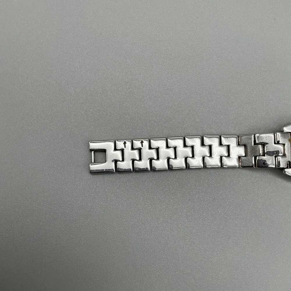 Ceres M-261 Womens Watch 24mm Silver Tone Bracelet Crystals New Battery 6.5